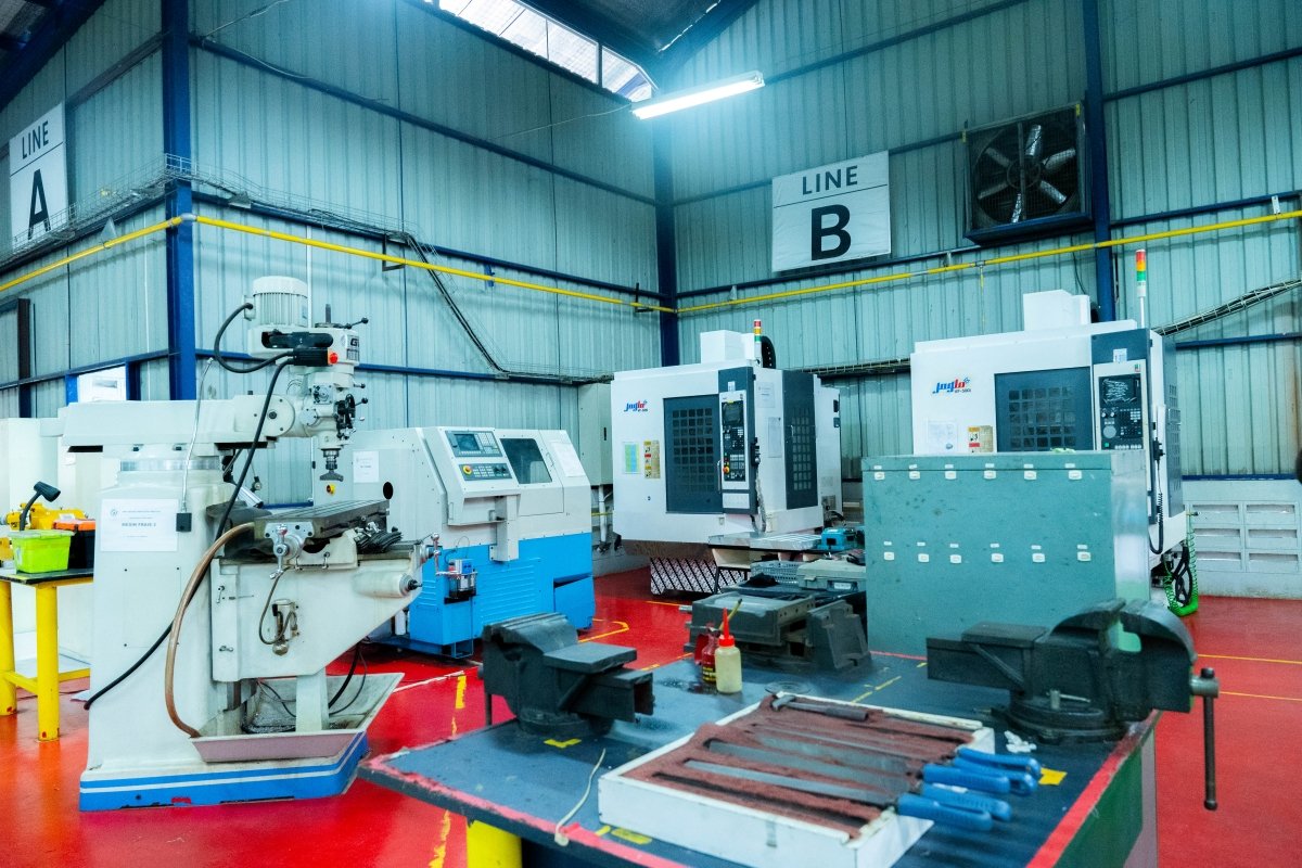 Lab praktikum Teknik Rekayasa Manufaktur polmind