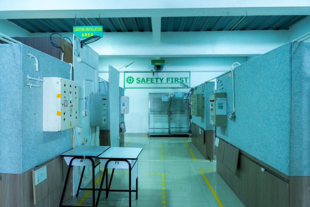 Lab praktikum Teknik Rekayasa Manufaktur polmind
