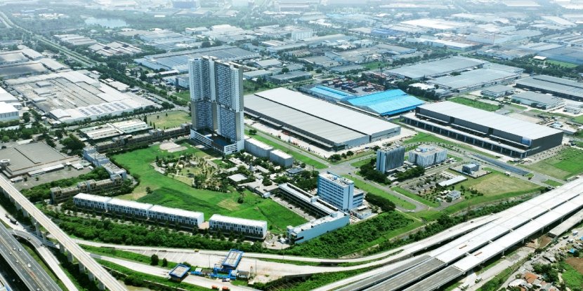 Dikembangkan di dalam Kawasan Industri MM2100, dikelilingi ratusan industri ternama.