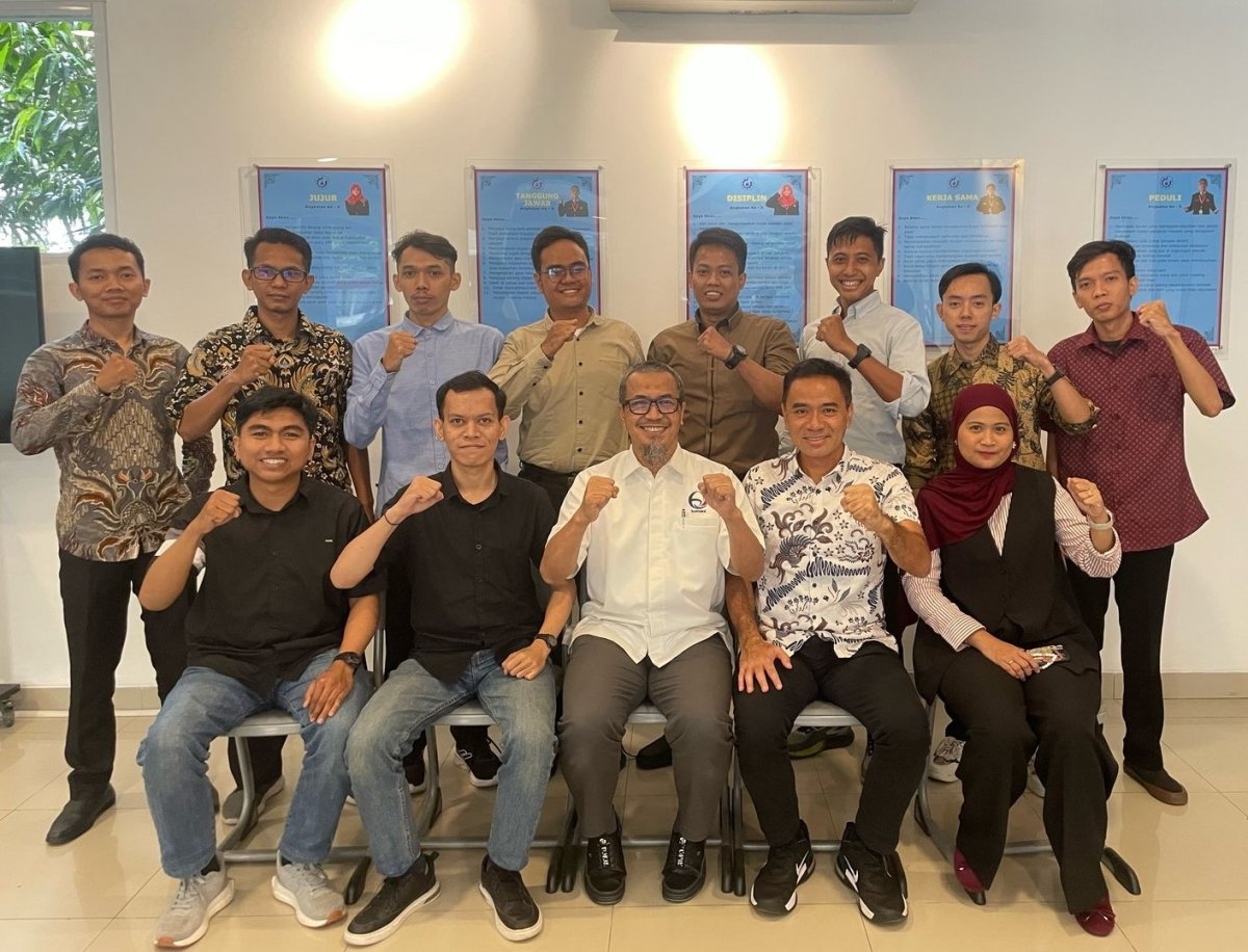 Tim dosen terdiri dari gabungan dosen profesional serta expert dan praktisi industri.