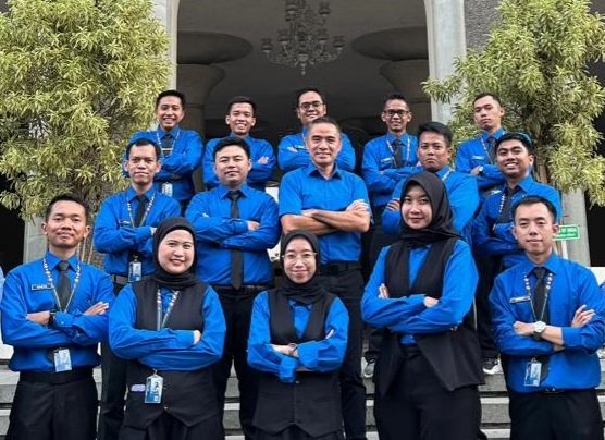 Tim dosen terdiri dari gabungan dosen profesional serta expert dan praktisi industri.